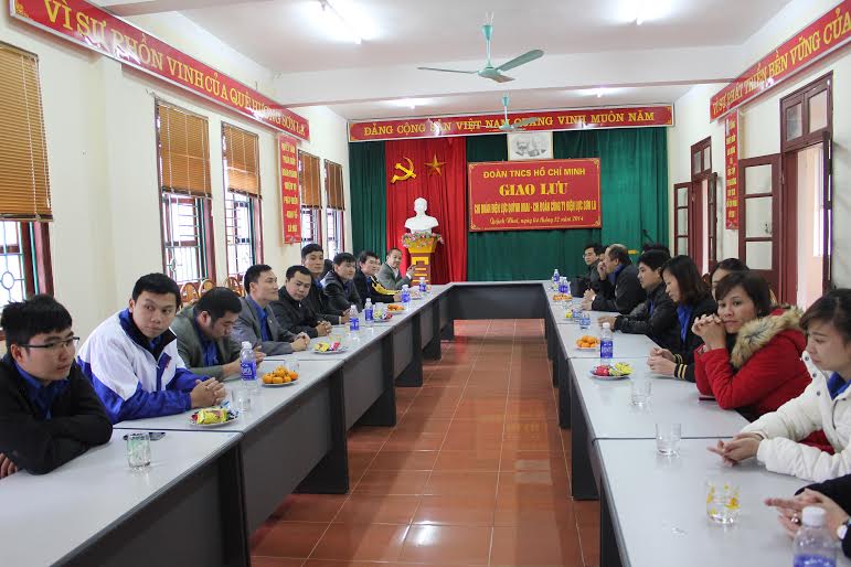 Hỗ trợ 20 hộ nghèo tại khu TĐC Mường Giôn