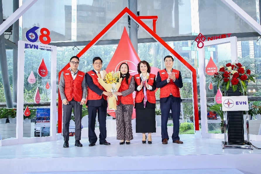 Lễ phát động Tuần lễ Hồng EVN lần thứ VIII: Vạn trái tim - Một tấm lòng