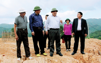 Thứ trưởng, Phó Chủ nhiệm Ủy ban Dân tộc thăm điểm TĐC Huổi Khinh.