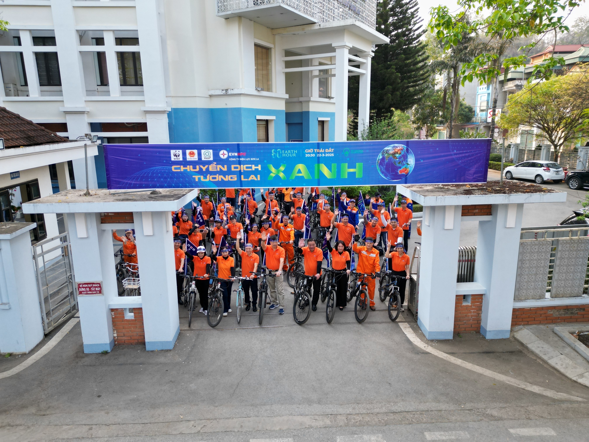 Công ty Điện lực Sơn La đạp xe hưởng ứng Giờ Trái đất năm 2025