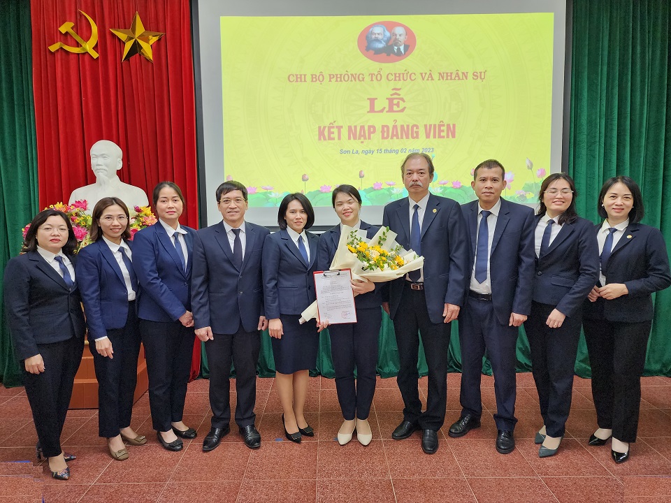Chi bộ phòng Tổ chức và Nhân sự kết nạp Đảng viên