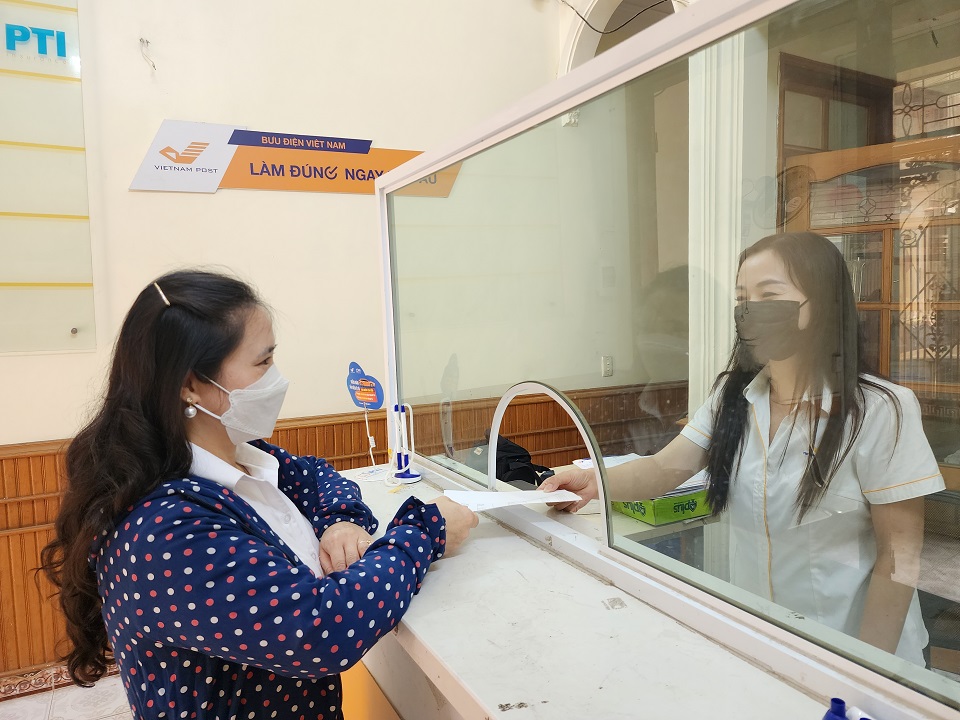 Đẩy mạnh hợp tác thu hộ tiền điện với Bưu điện tỉnh Sơn La