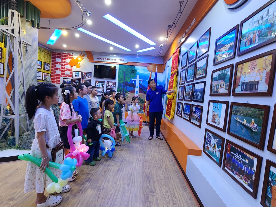  Giáo dục truyền thống ngành Điện cho con CBCNV
