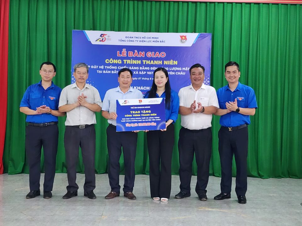 Phóng sự truyền hình: Thắp sáng thôn bản vùng cao - thắp sáng tương lai