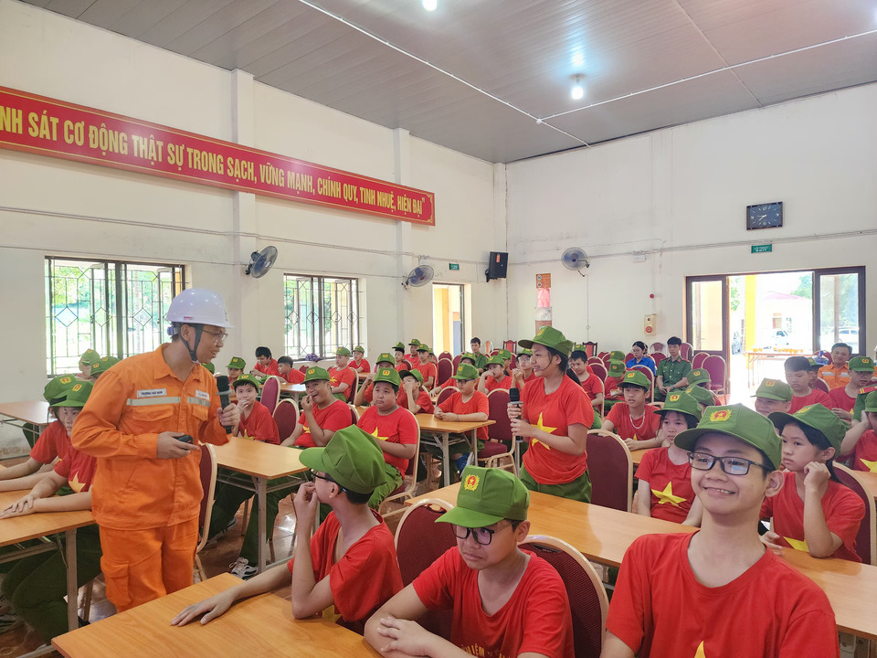 Công ty Điện lực Sơn La tuyên truyền kiến thức về sử dụng điện an toàn cho học sinh