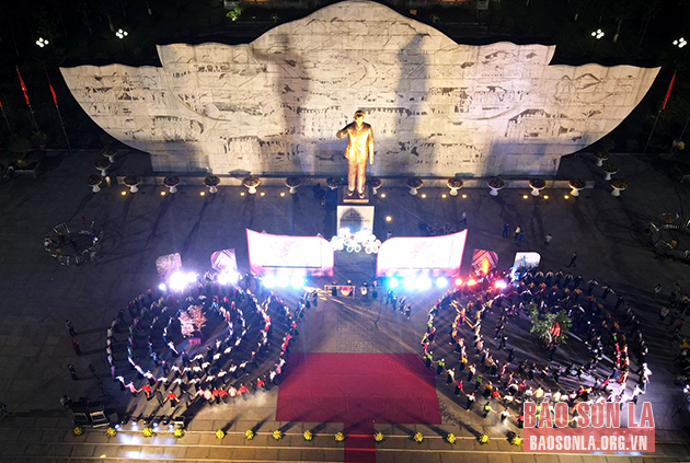 Lễ vinh danh “Nghệ thuật xòe Thái” và bế mạc Liên hoan “Nghệ thuật Xòe Thái” tỉnh năm 2022