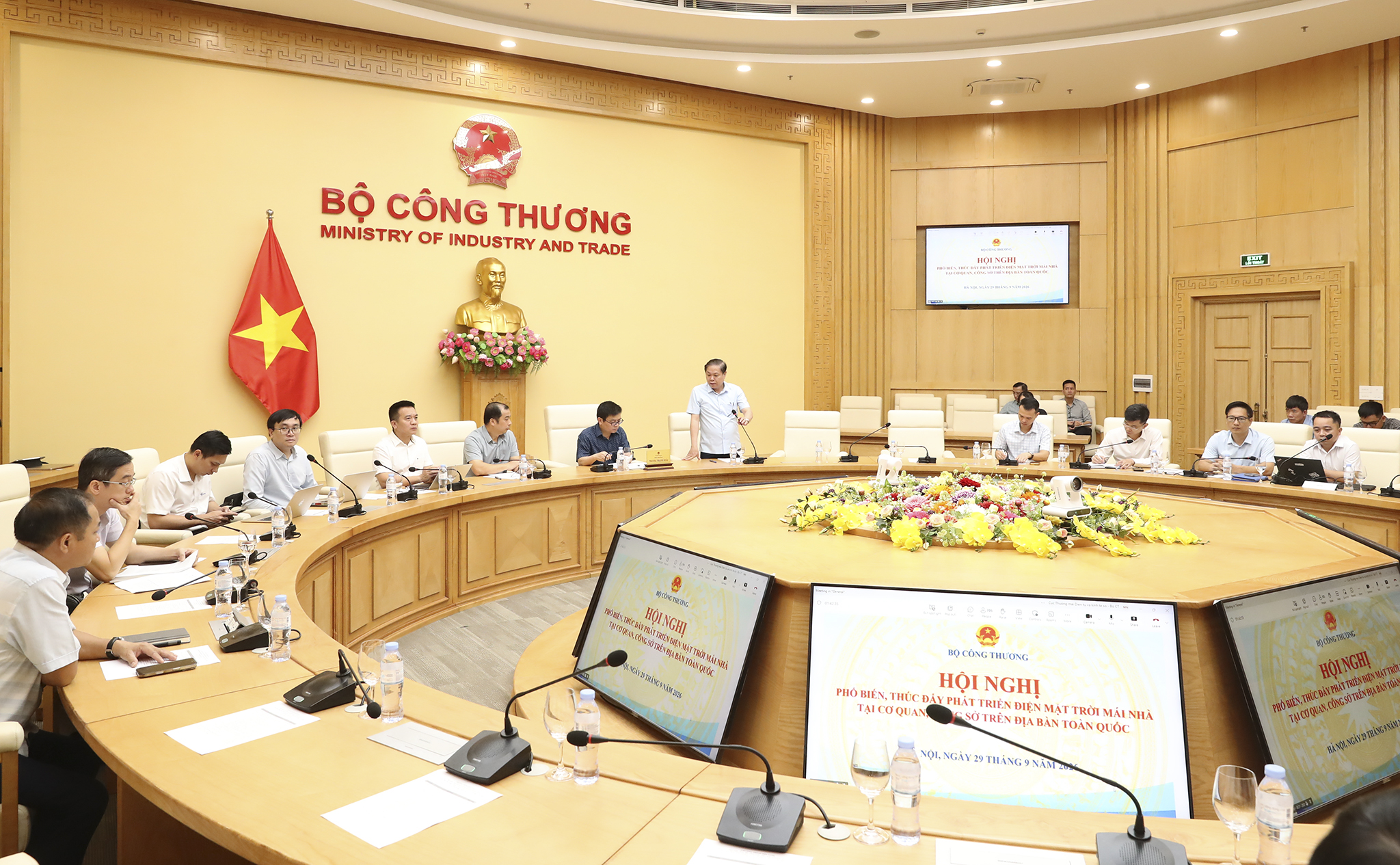Đẩy nhanh phát triển điện mặt trời mái nhà tự sản xuất, tự tiêu thụ
