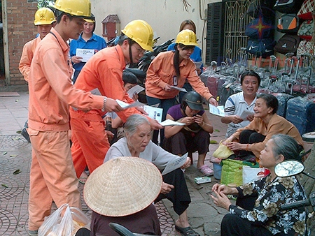 Tiết kiệm điện để giảm áp lực tăng giá