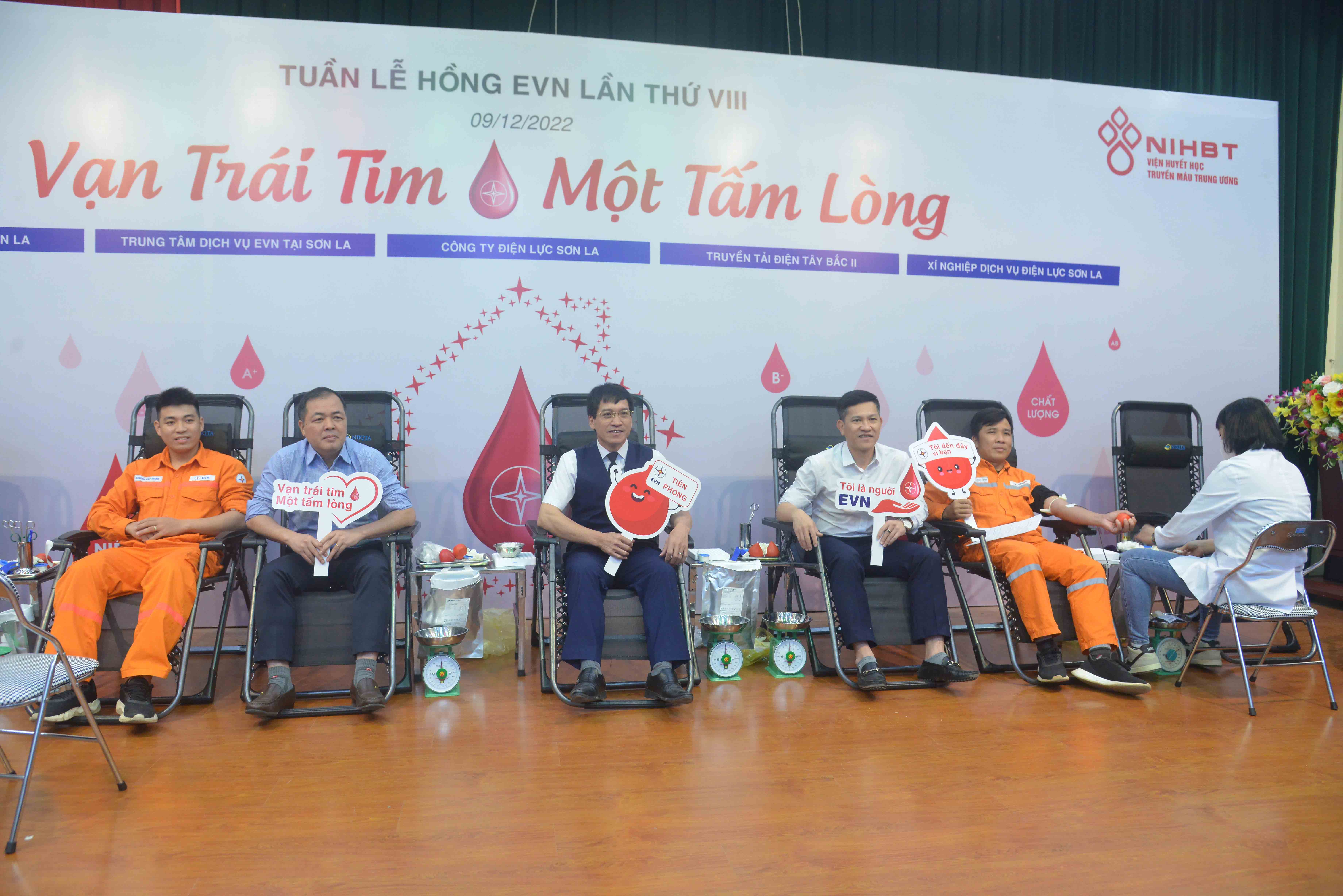 Vạn trái tim chung một tấm lòng