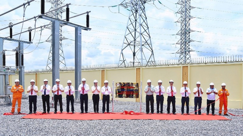 EVNNPC gắn biển bốn công trình điện trọng điểm chào mừng Đại hội Đảng các cấp
