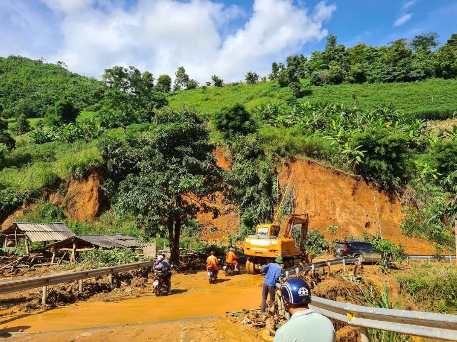 CÔNG TY ĐIỆN LỰC SƠN LA VÀ ĐIỆN BIÊN KHẨN TRƯƠNG ỨNG PHÓ VỚI MƯA LŨ LỊCH SỬ NGÀY 01/8/2025
