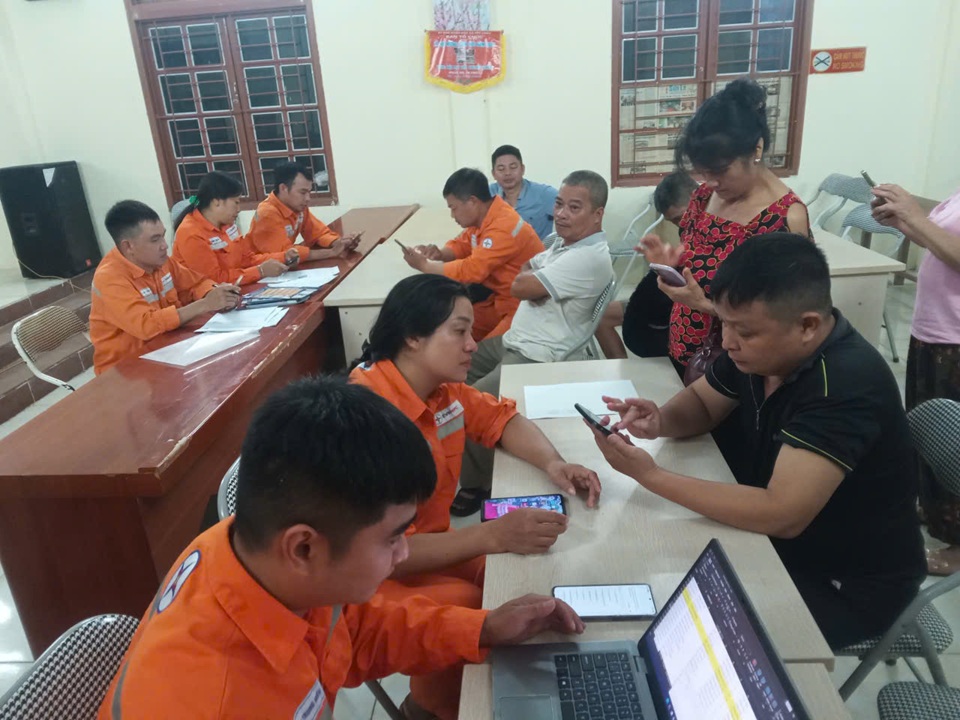 Điện lực Mai Sơn - Yên Châu đưa tiện ích số đến gần khách hàng 