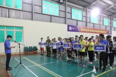 Giao lưu bóng chuyền hơi chào mừng Kỷ niệm 133 năm Ngày sinh Chủ tịch Hồ Chí Minh
