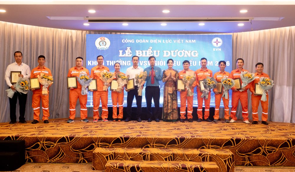 Tôn vinh 76 cá nhân có nhiều đóng góp đảm bảo an toàn lao động