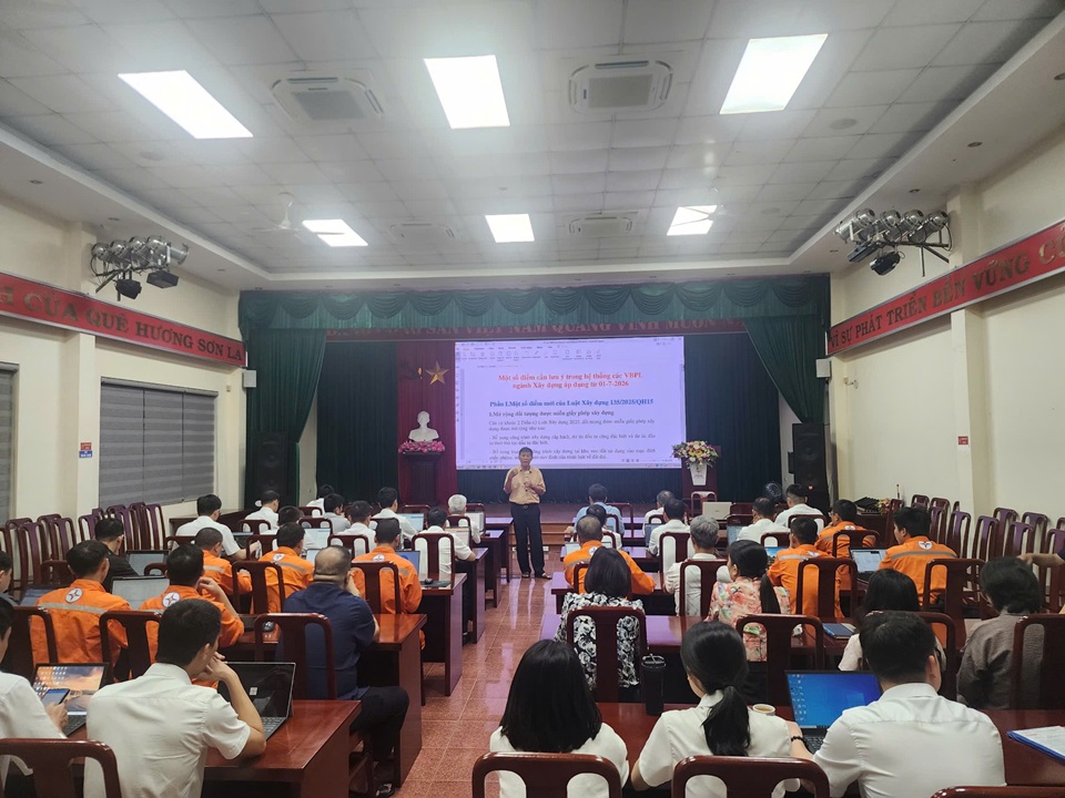 CTĐL Sơn La tổ chức lớp đào tạo phổ biến các văn bản pháp luật, Nghị định mới của Chính Phủ về quản lý xây dựng