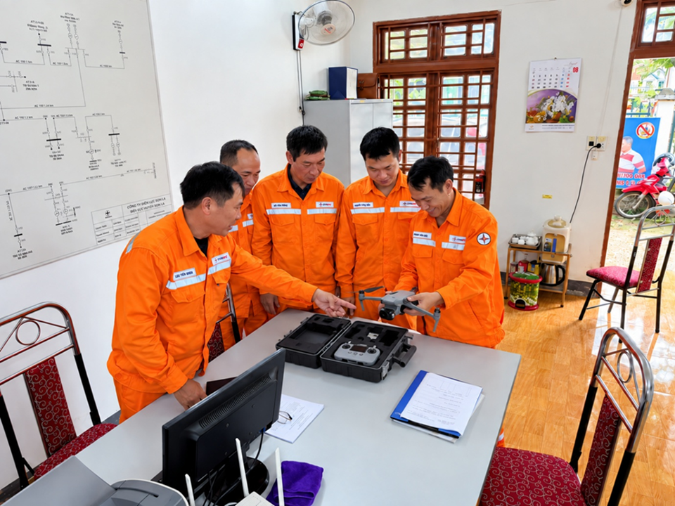 Xí nghiệp Lưới điện cao thế: Lan tỏa văn hóa “một giờ học từ đồng nghiệp”