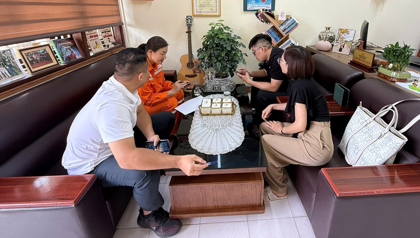 Công ty Điện lực Sơn La quyết liệt triển khai cao điểm cài đặt App EVN CSKH gắn với chuẩn hóa thông tin khách hàng