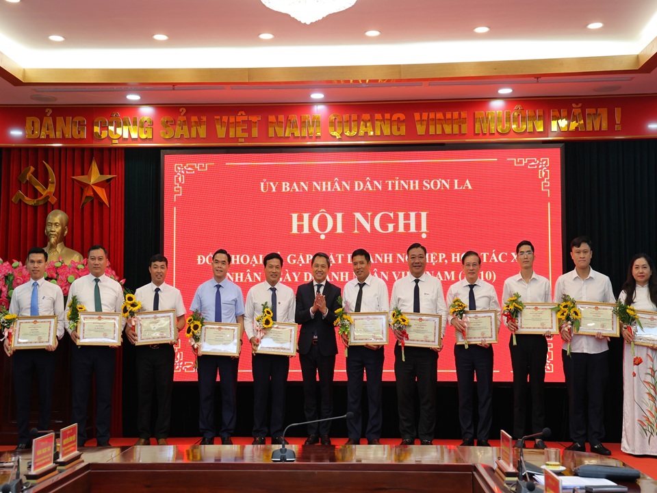 PC Sơn La được khen thưởng vì thành tích xuất sắc trong phát triển kinh tế và an sinh xã hội năm 2025