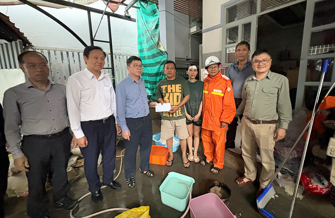 Công đoàn Điện lực Việt Nam hỗ trợ 2 tỷ đồng cho đoàn viên, người lao động bị thiệt hại do bão lũ