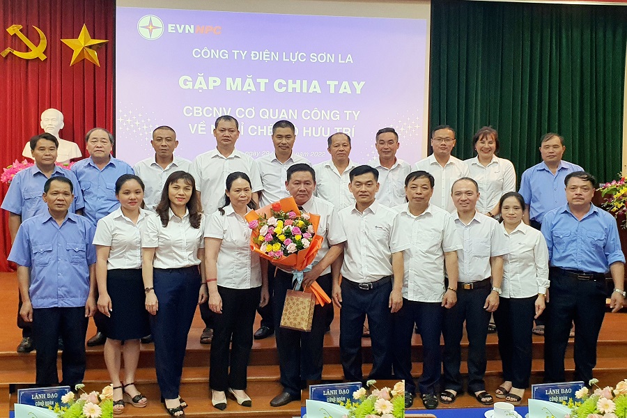Gặp mặt chia tay cán bộ nghỉ hưu