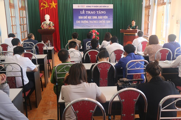 Hơn 100 triệu đồng được trao cho thầy và trò Chiềng San