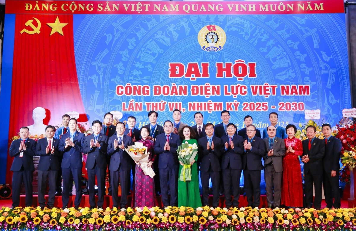 Đổi mới phong trào thi đua để xây dựng Công đoàn Điện lực Việt Nam vững mạnh toàn diện