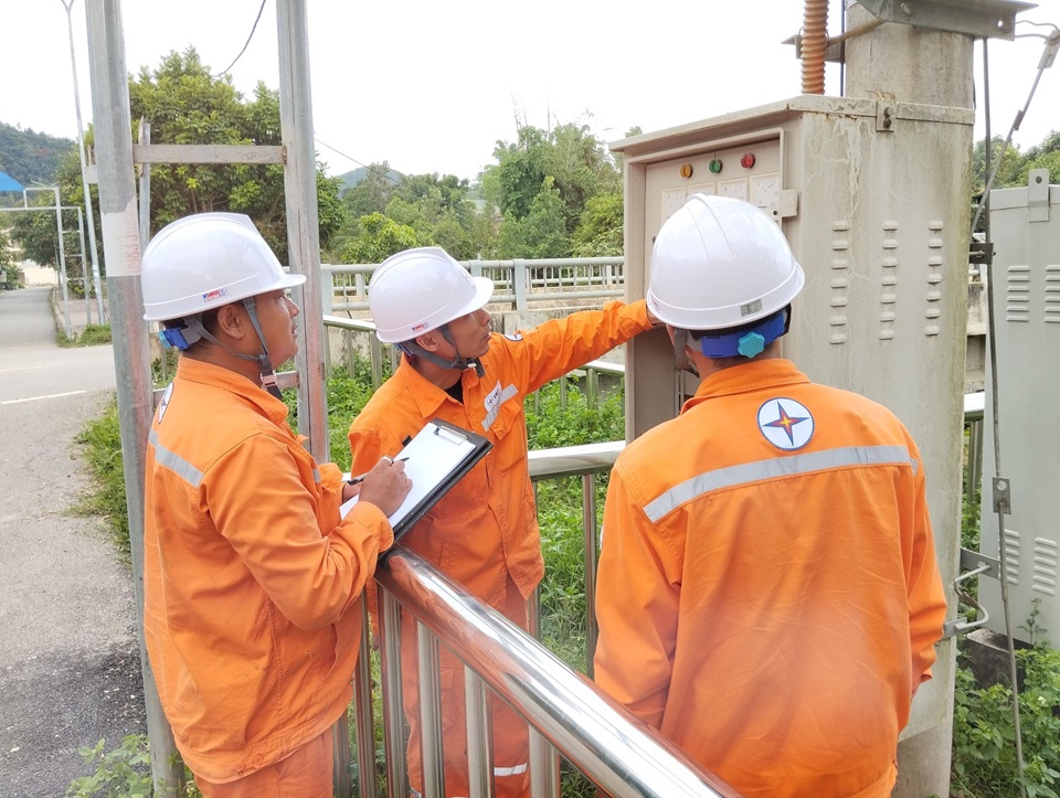 Điện lực khu vực Sông Mã - Sốp Cộp: Chủ động học tập nâng cao hiệu suất làm việc và thành tích của đơn vị