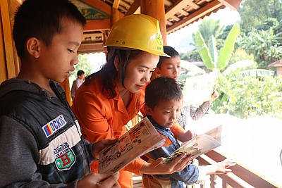 Chuyện về những người nữ thợ điện vùng cao Sơn La
