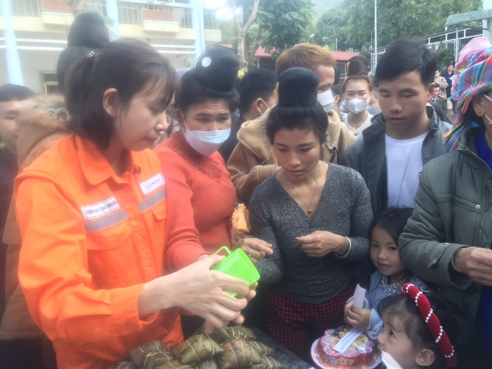 Chi đoàn Điện lực Thuận Châu: Đồng hành cùng trương trình “Gian hàng 0 đồng”
