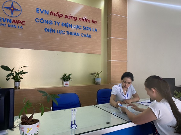 Điện lực Thuận Châu: Phấn đấu hoàn thành số hóa hợp đồng mua bán điện 