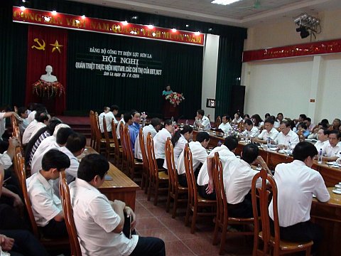 Đảng bộ Công ty Điện lực Sơn La tổ chức học tập nghị quyết TW 9