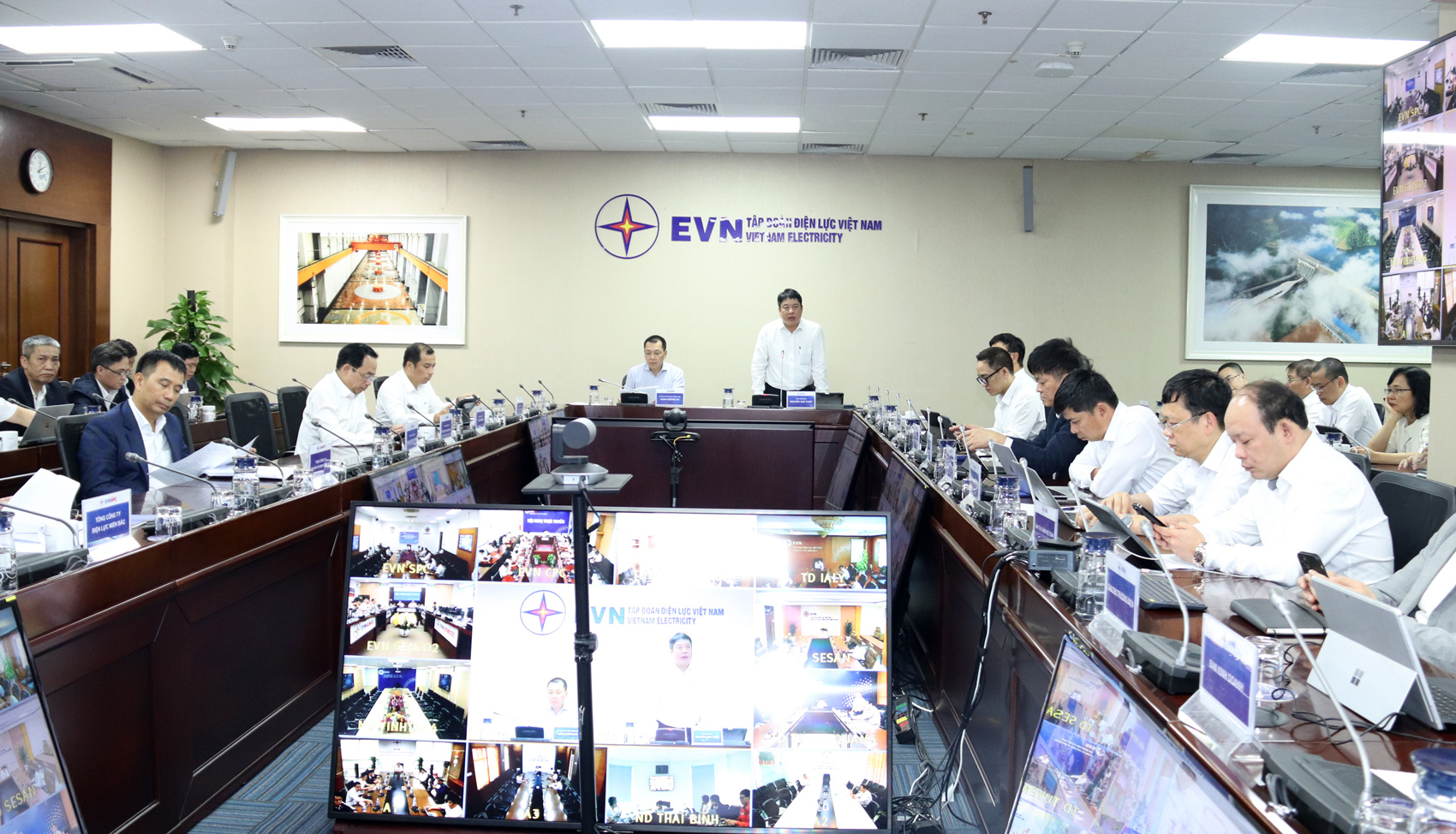 Tập đoàn Điện lực Việt Nam họp về đảm bảo điện mùa khô năm 2024