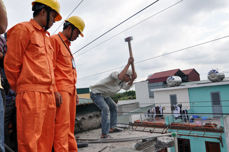 Vi phạm hành lang an toàn lưới điện: Những hố đen rình rập số phận con người