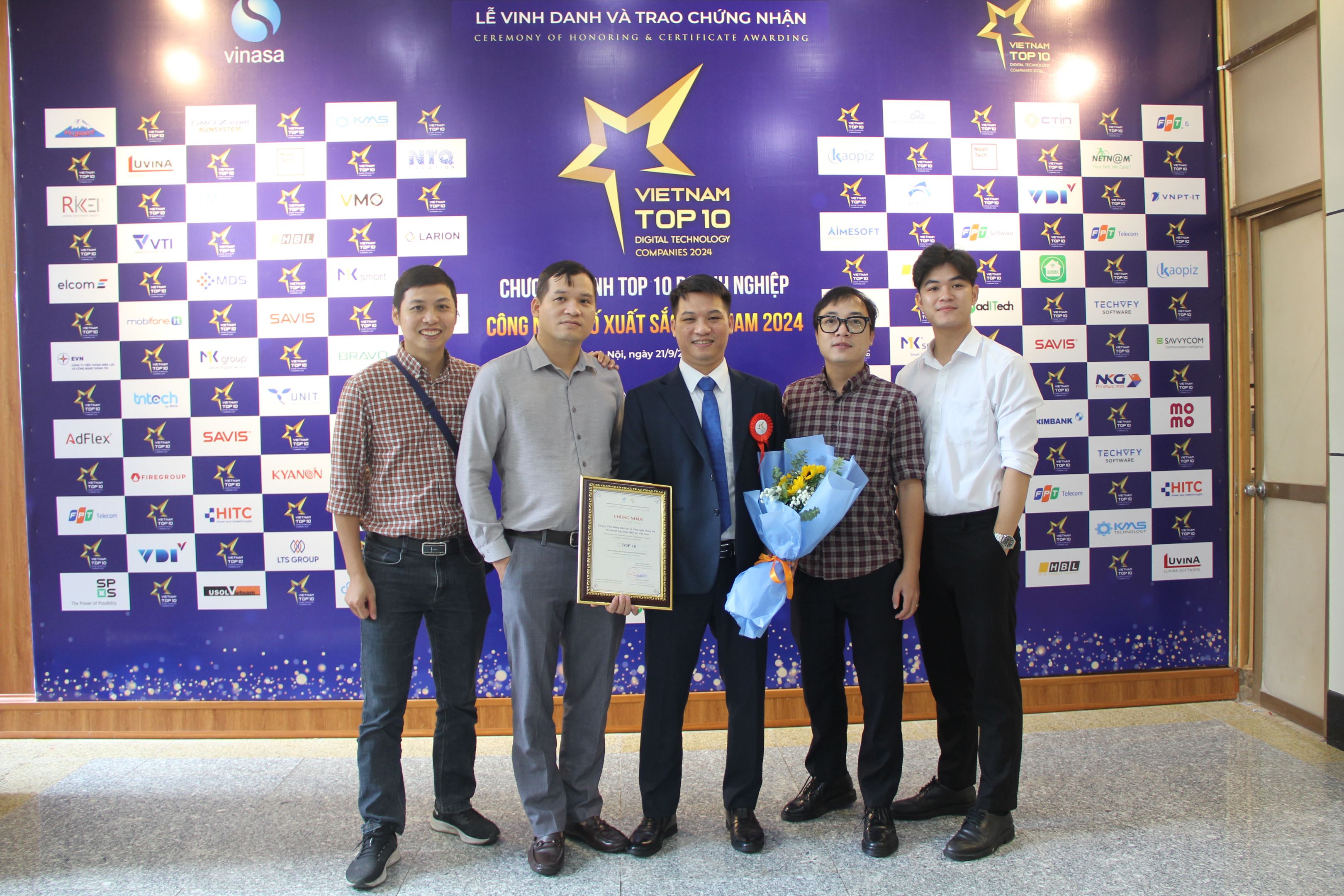 EVNICT đạt TOP 10 Doanh nghiệp Công nghệ số xuất sắc Việt Nam 2024