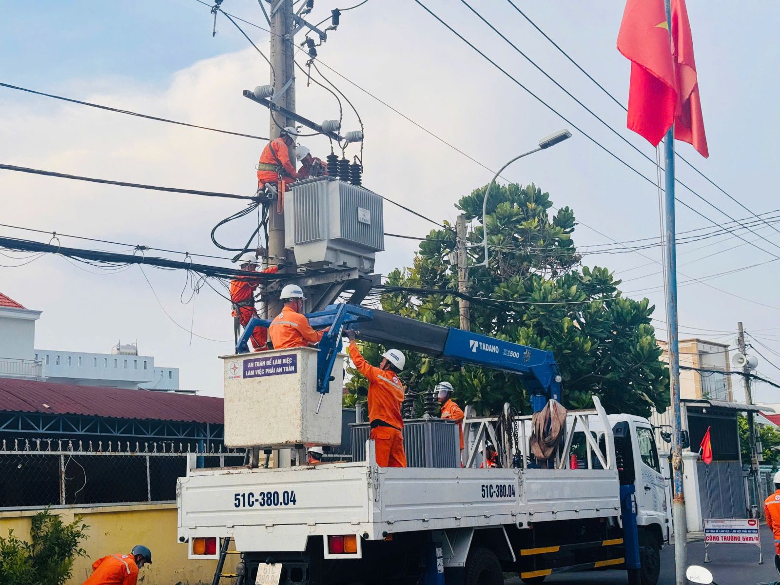 EVN phối hợp chặt chẽ với NSMO đảm bảo cung ứng điện trong thời điểm nắng nóng cực đoan