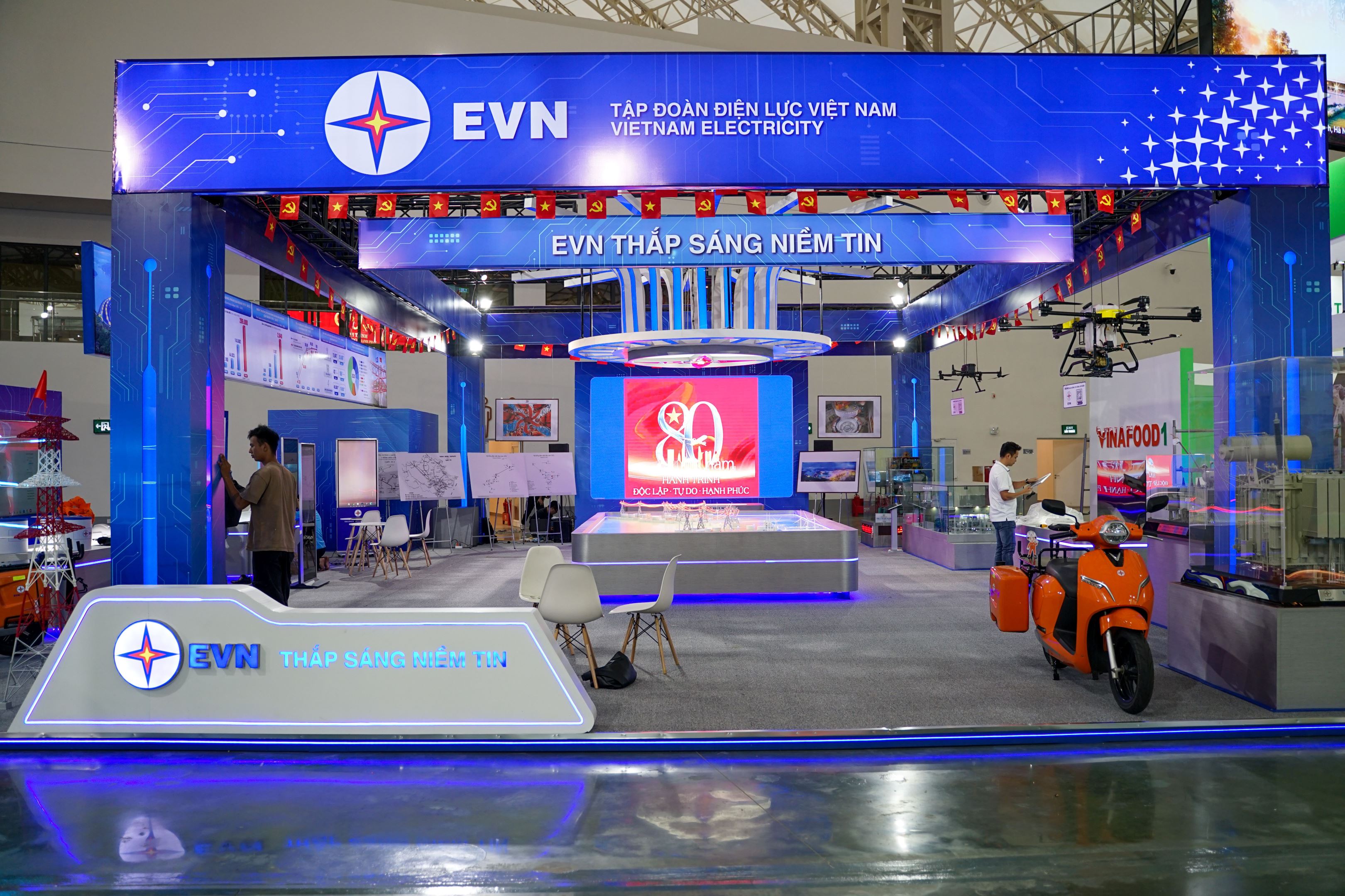 EVN tái hiện hệ thống điện quốc gia qua sa bàn, sử dụng thực tế ảo tại triển lãm kỷ niệm 80 năm Quốc khánh