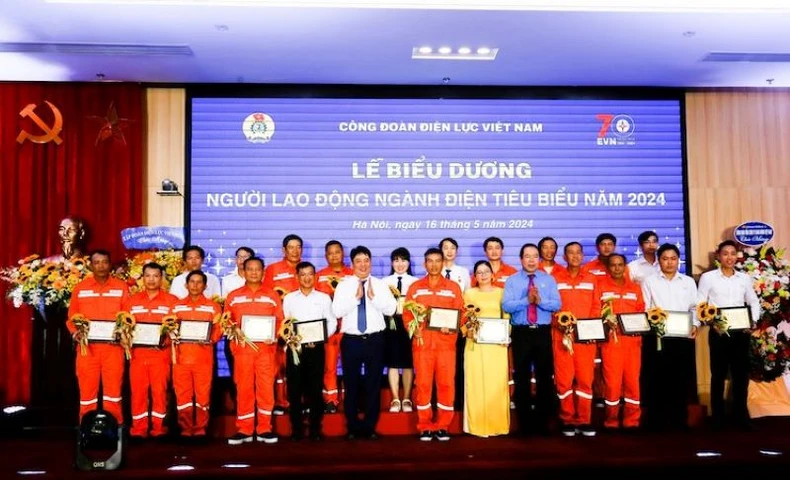 Tôn vinh người lao động tiêu biểu ngành Điện năm 2024