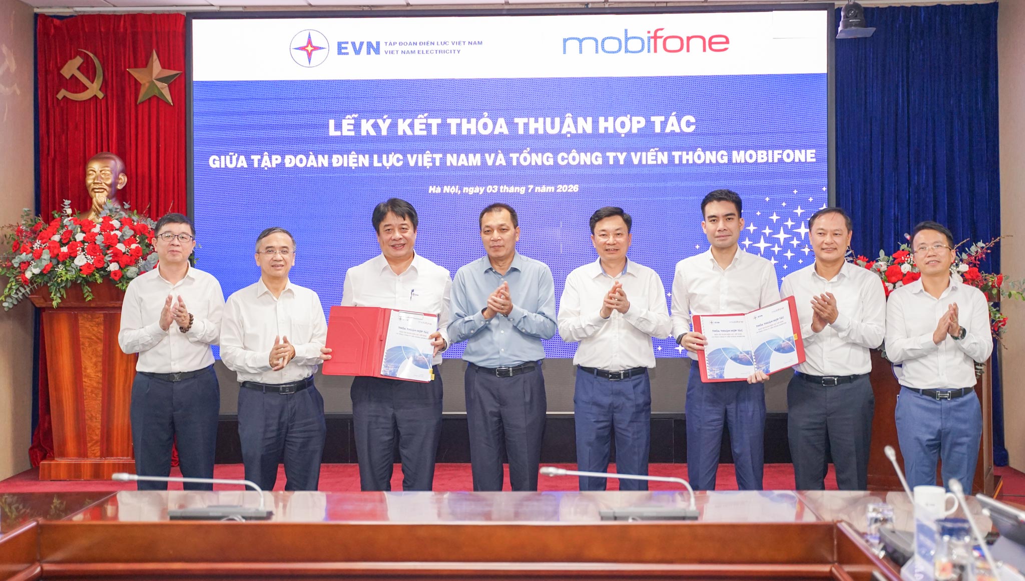 EVN và MobiFone đồng hành chuyển đổi số toàn diện