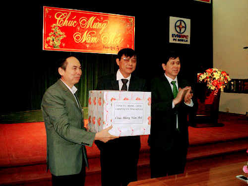 Lãnh đạo UBND tỉnh Sơn La thăm và chúc tết Công ty Điện lực Sơn La