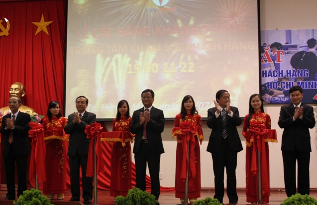 Trung tâm Chăm sóc khách hàng đầu tiên của ngành điện đi vào hoạt động 