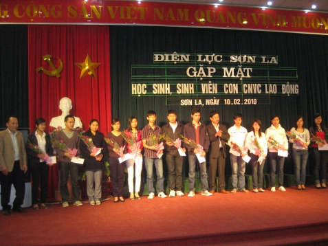 Điện lực Sơn La tổ chức gặp mặt học sinh, sinh viên con của CNVCLĐ