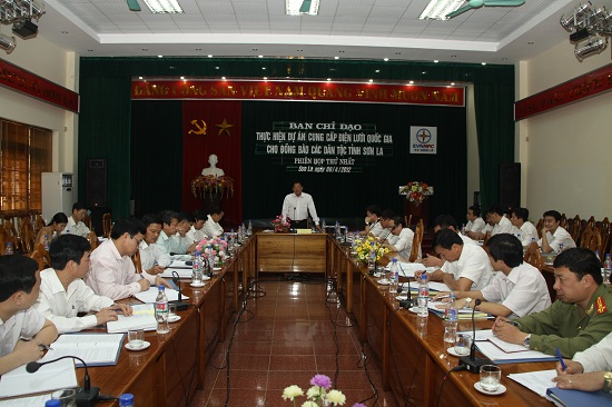 Triển khai dự án cung cấp điện lưới quốc gia cho đồng bào các dân tộc 