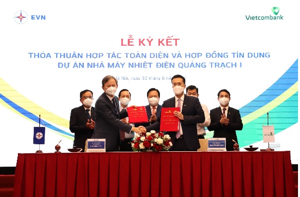 Lễ ký thỏa thuận hợp tác toàn diện và hợp đồng tín dụng tài trợ dự án Nhà máy Nhiệt điện Quảng Trạch I giữa Tập đoàn Điện lực Việt Nam và Ngân hàng Thương mại cổ phần Ngoại thương Việt Nam