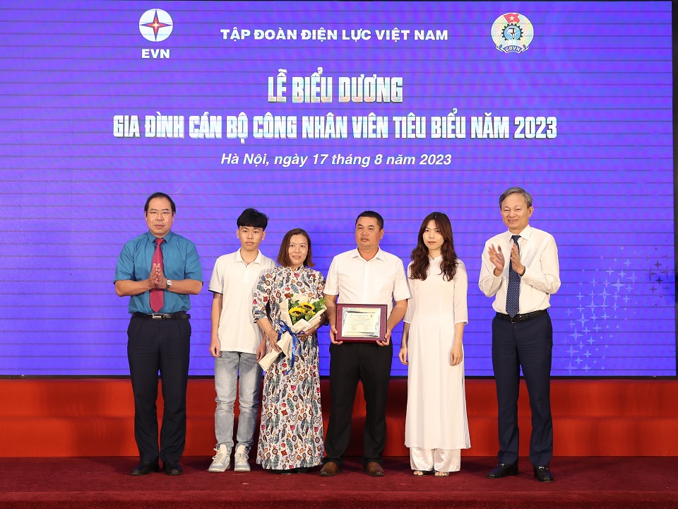 Biểu dương 60 học sinh giỏi quốc gia, quốc tế là con của CBCNV EVN và 38 gia đình EVN tiêu biểu năm 2023