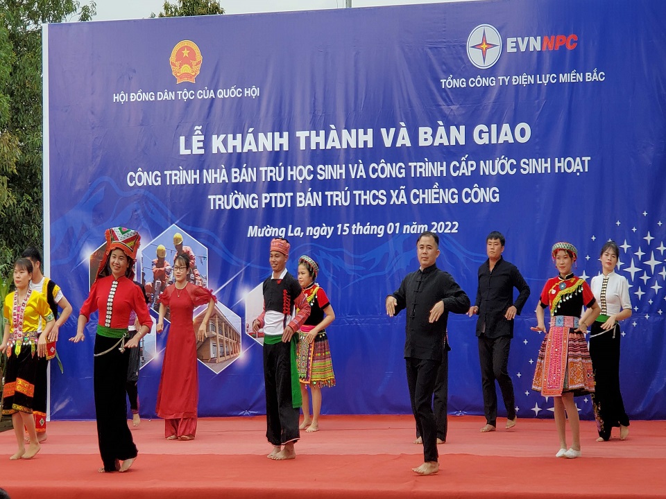 Thêm nhà bán trú và công trình cấp nước sinh hoạt cho học sinh miền núi ở Sơn La