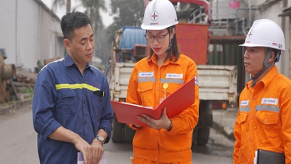 Tổng công ty Điện lực miền Bắc mang dịch vụ điện xuất sắc đến khách hàng