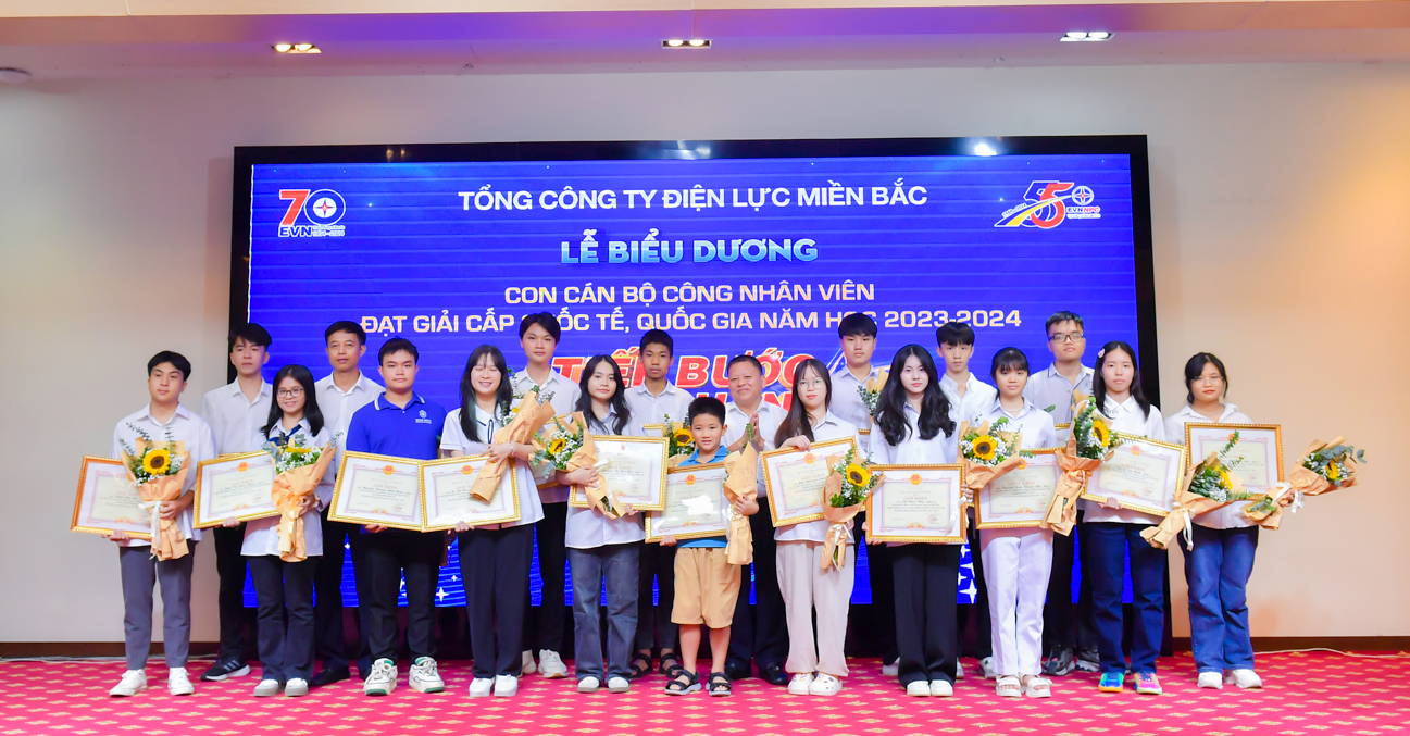 Công đoàn EVNNPC biểu dương con CBCNV đạt danh hiệu Học sinh giỏi Quốc tế, Quốc Gia năm học 2023-2024
