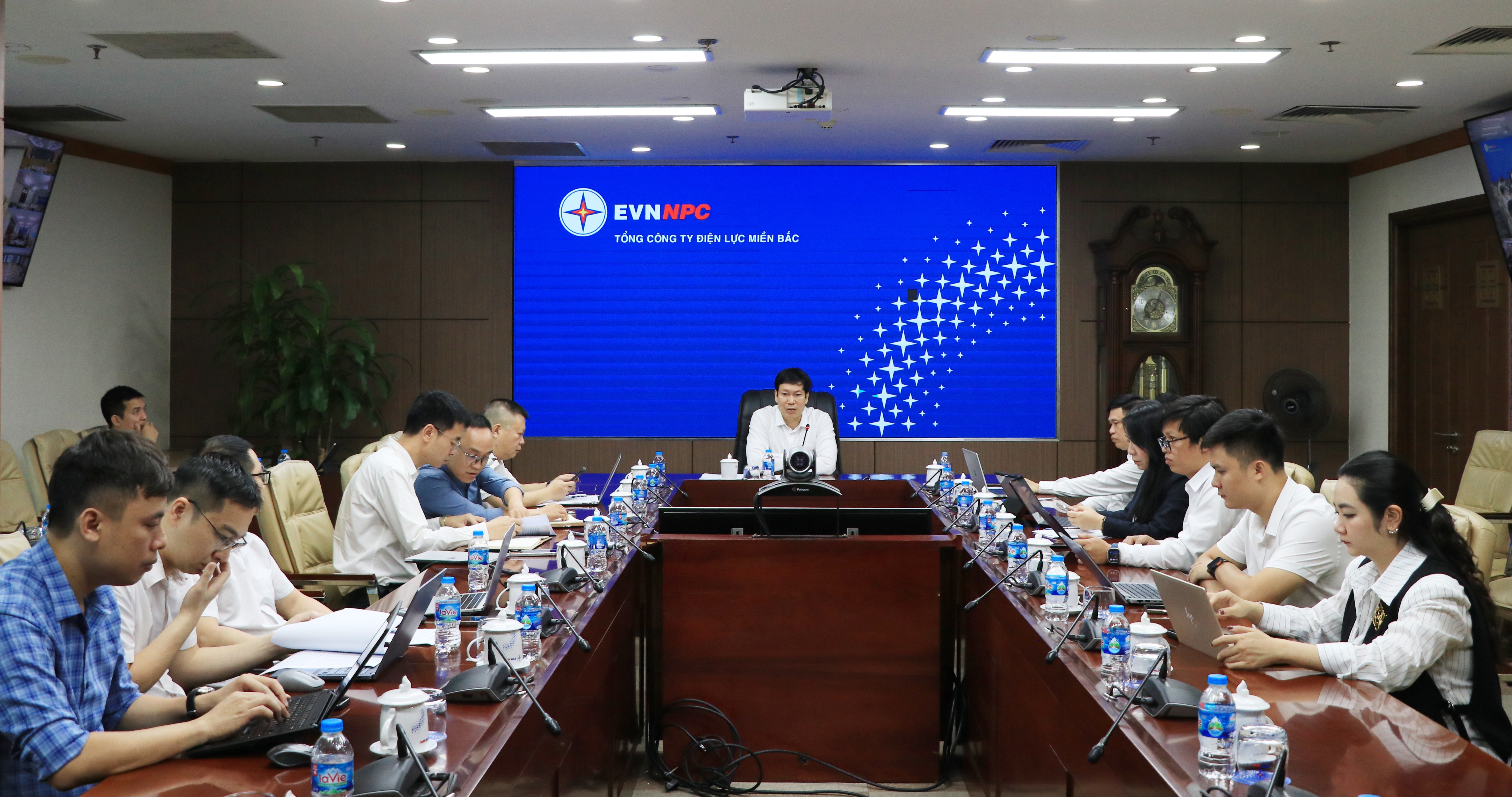 EVNNPC rà soát, triển khai công tác phát triển điện mặt trời mái nhà tự sản xuất, tự tiêu thụ