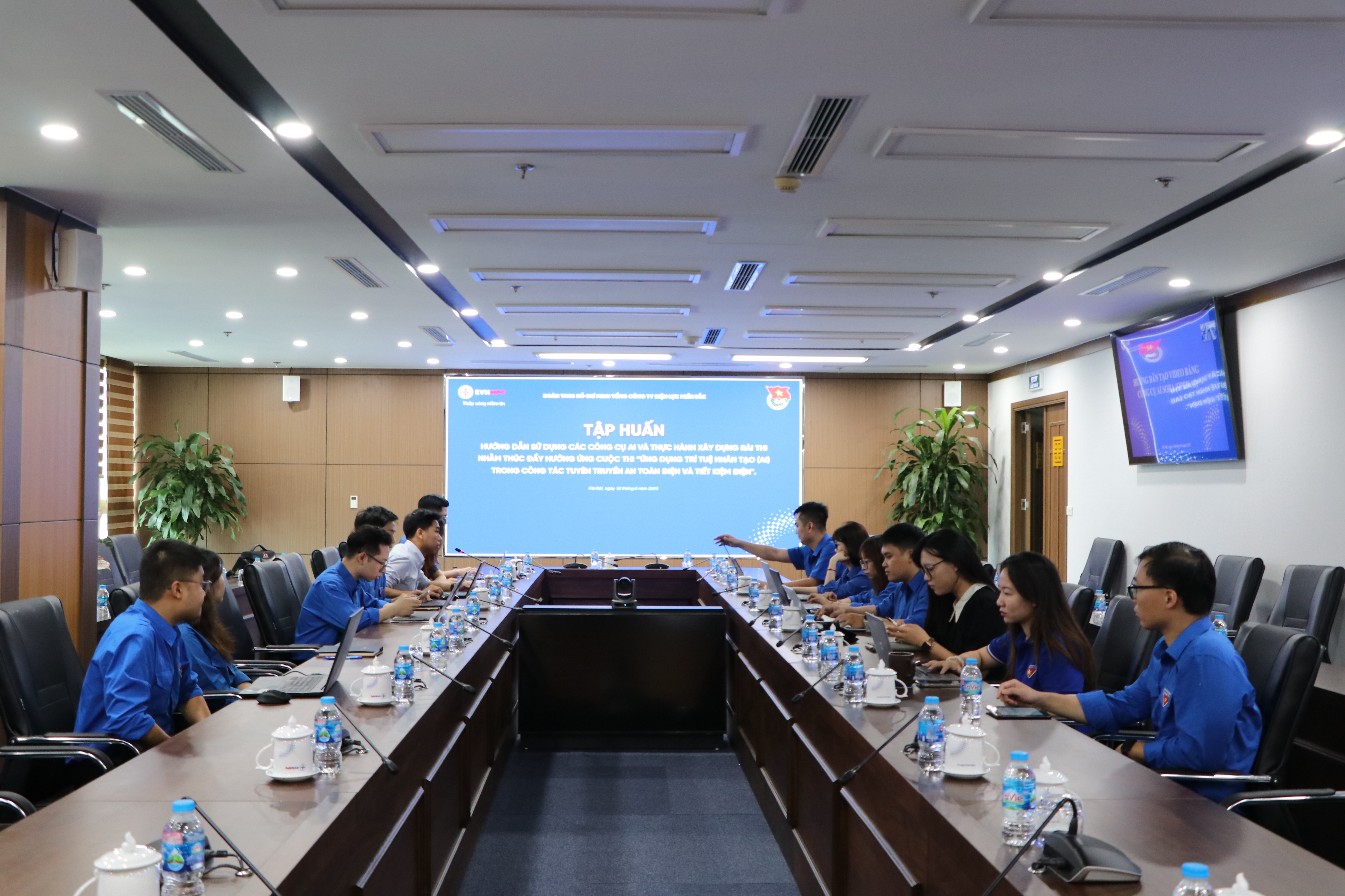  Đoàn Thanh niên EVNNPC tổ chức huấn luyện ứng dụng AI trong công tác tuyên truyền an toàn điện và tiết kiệm điện