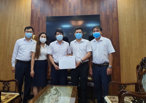 NPSC: Thăm tặng quà CBCNV Công ty Điện lực Sơn La